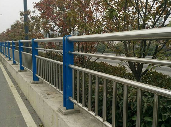 >不銹鋼復合管護欄